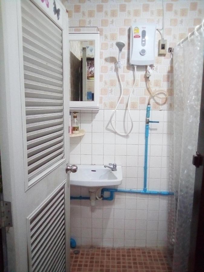Bed and Breakfast Ban Kru Ae Mixed Dorm Бангкок Экстерьер фото